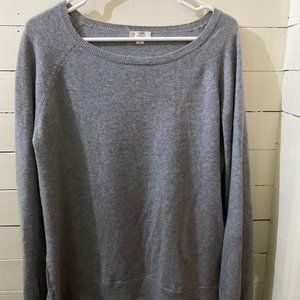 Garnett Hill  Chiffon  Gray cashmere crew neck sweater layered